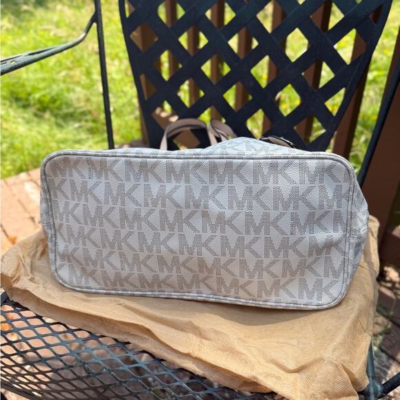 Michael Kors Monogram Cream Tote - Picture 5 of 9